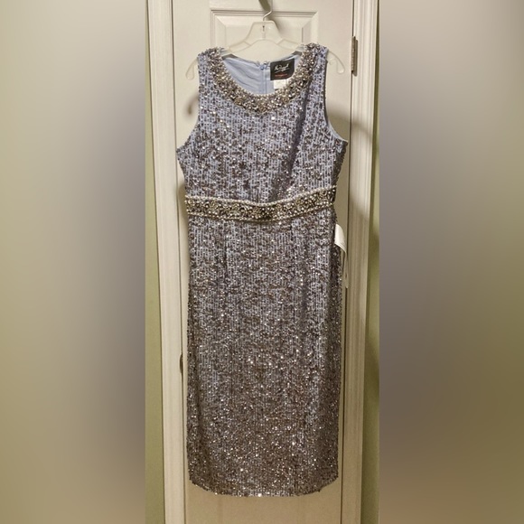 ⭐️⭐️ MAC DUGGAL EMBELLISHED SLEEVELESS HIGH NECK MIDI DRESS NWOT 10 - Picture 6 of 13